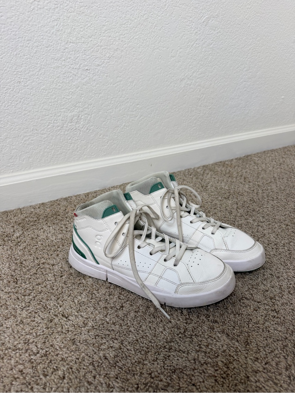 On Running White and Green men’s shoes size 8